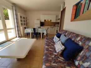 Maisonnette avec Piscine, à 800m de la Plage et de l'École de Surf, Terrasse et Parking, 4 Pers. - FR-1-778-17